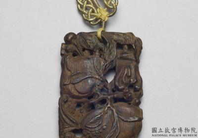 图片[3]-Carved agarwood scent pendant with the three symbols of abundance, Qing dynasty (1644-1911)-China Archive